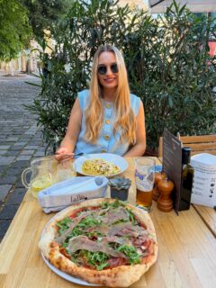 Favorite Italian restaurant in the city center 🇮🇹

@lapala_bratislava & its terrace on the Hviezdoslav Square is my summer go-to place 🍕 

P.S.: There are new specials on the pizza menu and it’s so worth it!

#bratislava #slovakia #lapala #italianrestaurant #collab