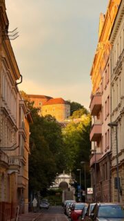 Sun always come out after each storm ☀️ and this is what we woke up to in Bratislava’s Old Town.

#bratislava #slovakia #sunrise