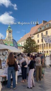 Dni Majstrov ÚĽUV 2026 🇸🇰

Dnes do 18:00 ešte stíhate pozrieť to najlepšie z domácej tvorby tých najšikovnejších majstrov @uluvslovakia 🤍 

Od ručne robenej keramiky, cez z dreva vyrezávané produkty a drotárske výrobky až po halušky a trdelníky. Zastavte sa a podporte lokálnych výrobcov. My sme si odniesli napríklad ručne robeného macíka 🧸

Po čo sa zastavíte vy?

📍 Primaciálne & Hlavné námestie 

#bratislava #slovakia #uluv #slovakproducts