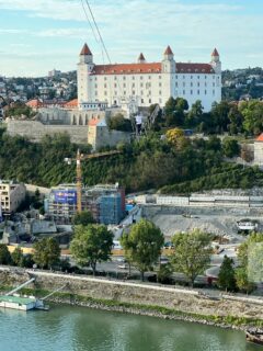Will @jaantastic make the world record today in Bratislava? He is going from Bratislava castle to UFO Bridge for 12 hours 🤩

Have you seen him?

#bratislava #slovakia #slovensko #slacklining